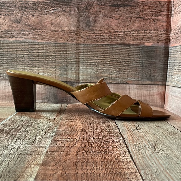 Bandolino Shoes - Bandolino Women’s Size 10 Tan Kitten Heels Gently Used